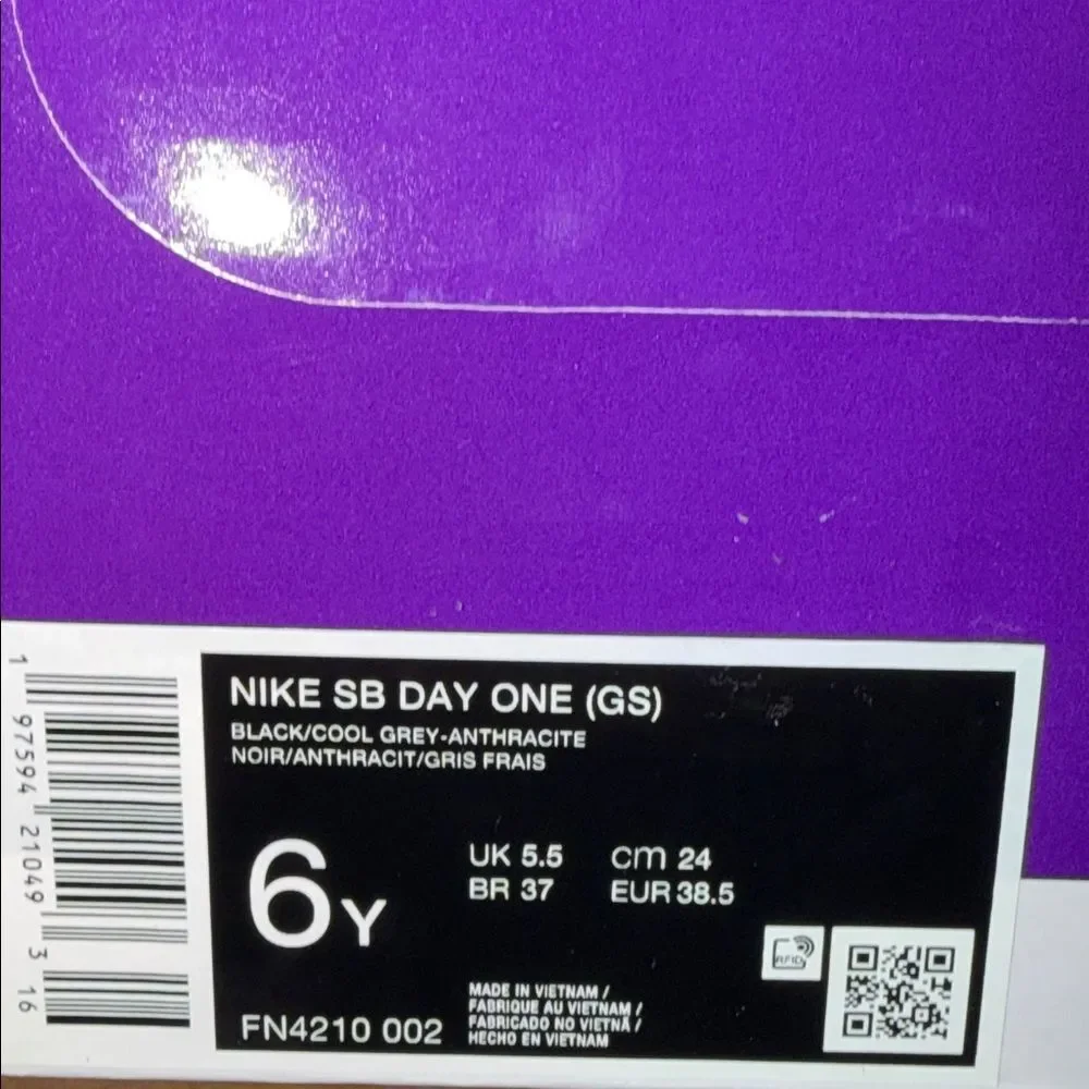 Nike SB Day One GS Black Cool Grey FN4210-002 Size 6Y